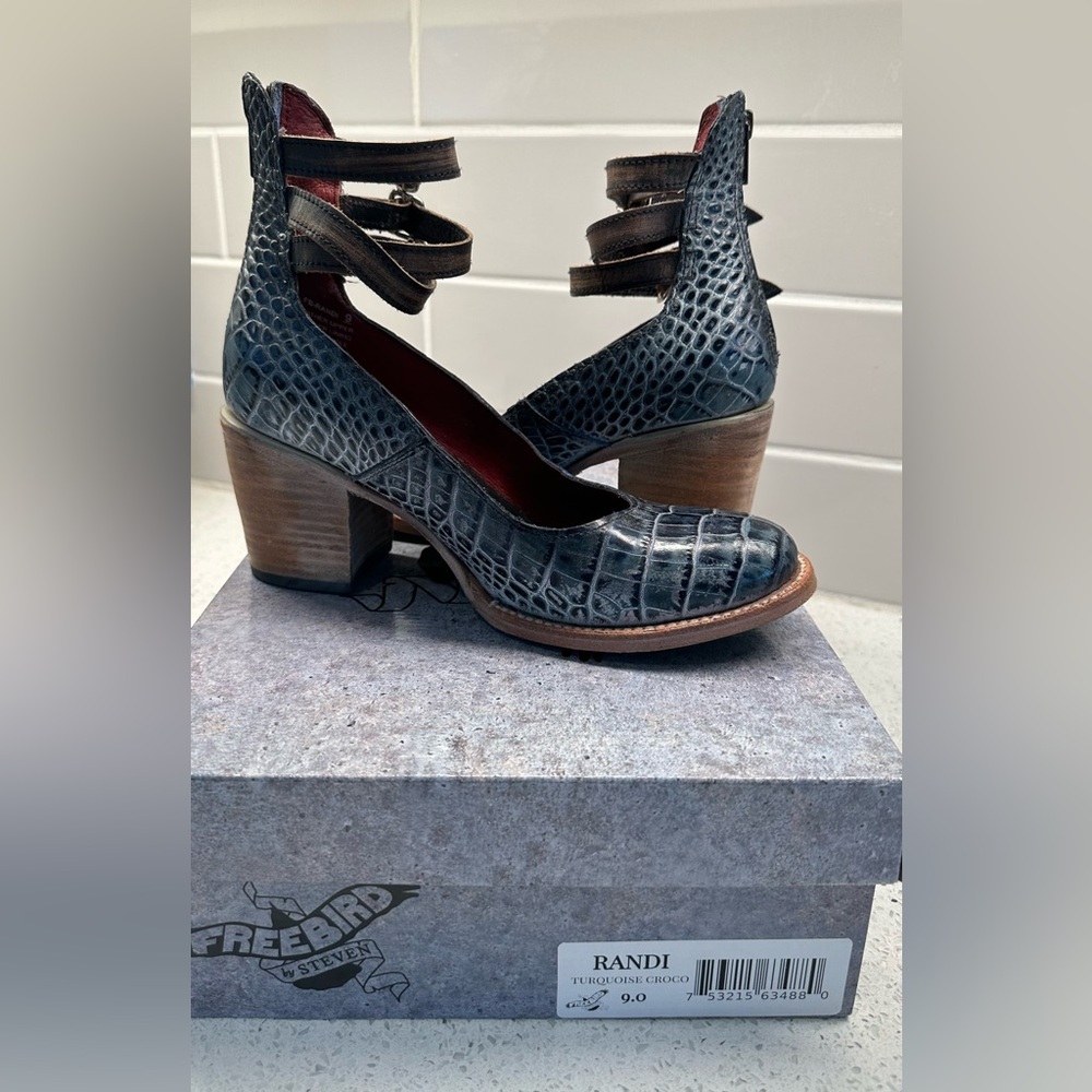 FreeBird by Steven Turquoise Croc Randi. This color is not currently for sale